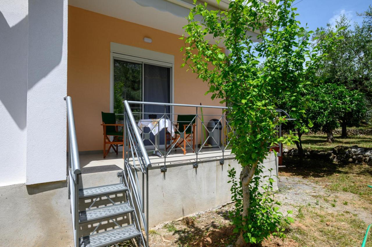 Chic Apartment In Nature, 5-Min Walk To The Beach Kalamata Exteriör bild
