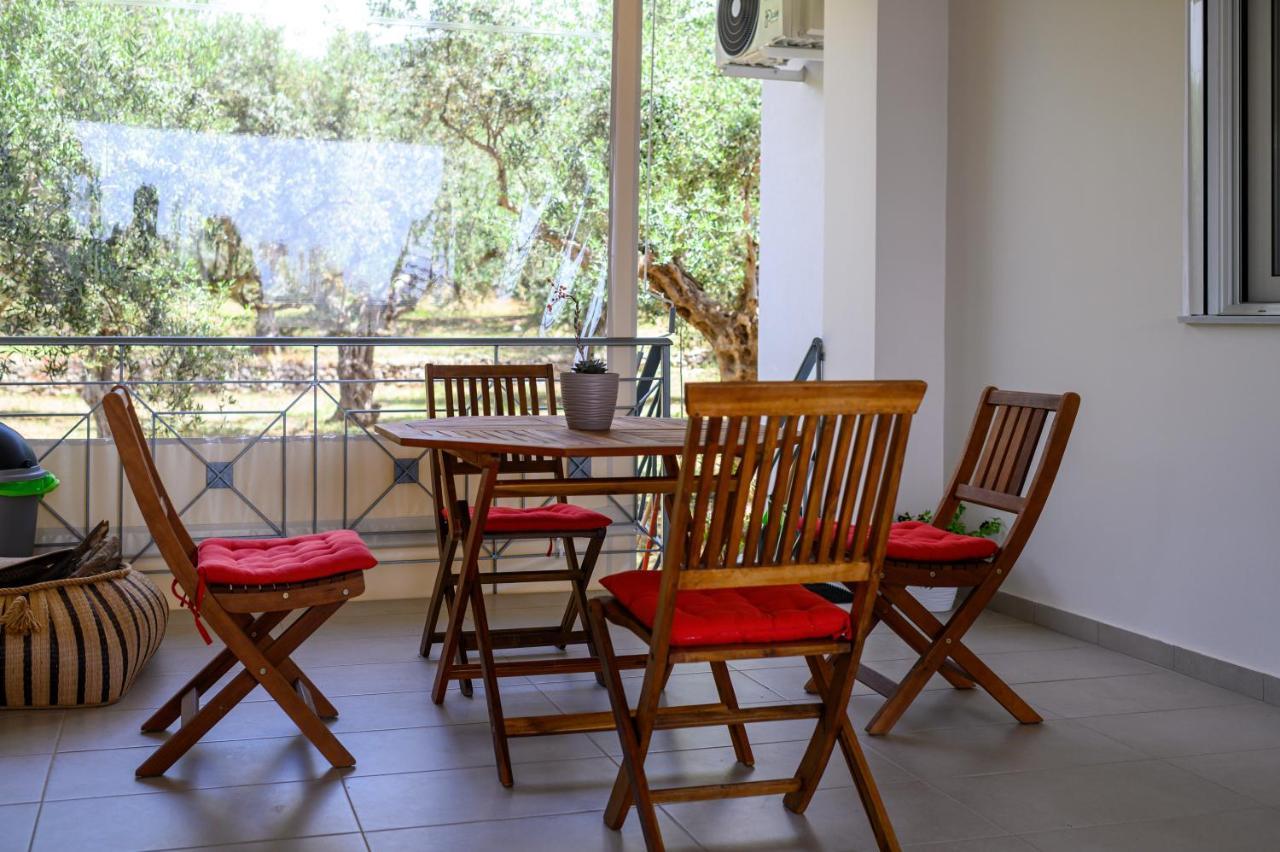 Chic Apartment In Nature, 5-Min Walk To The Beach Kalamata Exteriör bild