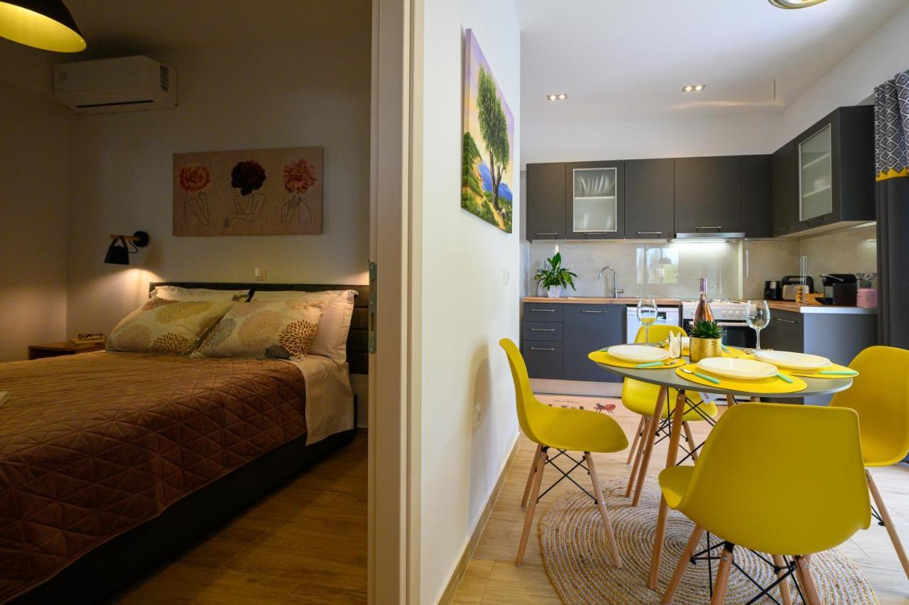 Chic Apartment In Nature, 5-Min Walk To The Beach Kalamata Exteriör bild